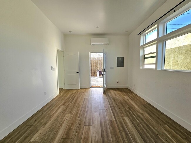 Building Photo - 2711 W 60th St