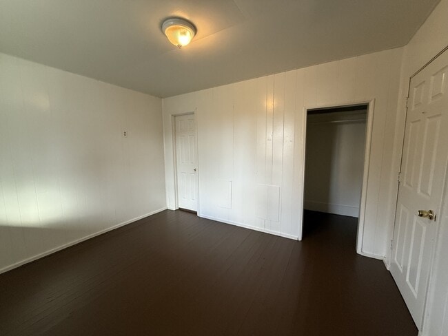 Building Photo - 328 SE Lane Ave