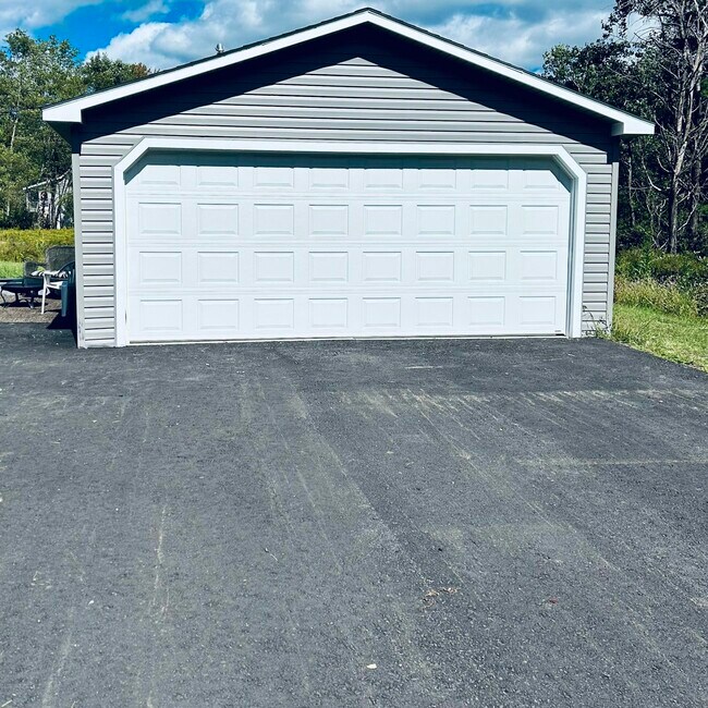 Building Photo - 228 Cranberry Dr