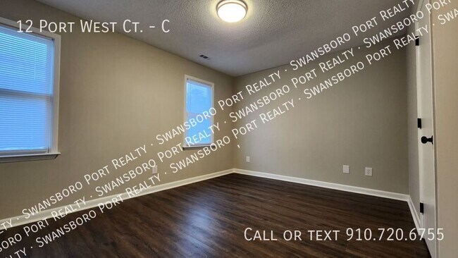 Building Photo - 12 D Port W Ct
