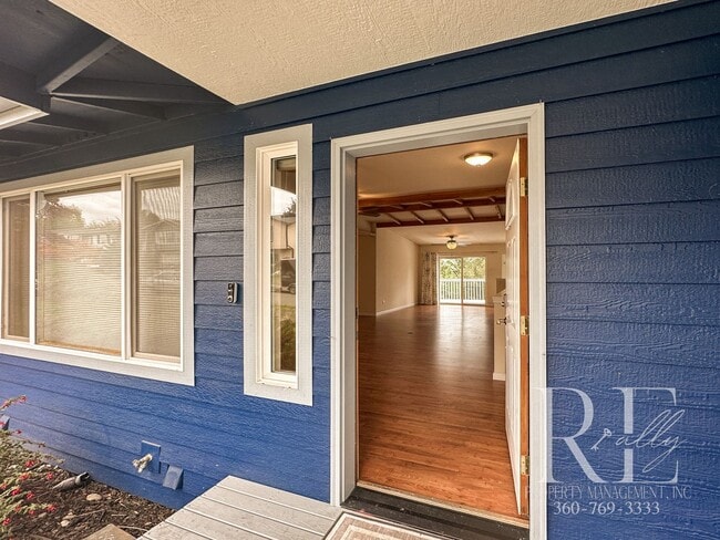 Building Photo - Rambler with 2-Car Garage, RV/Boat Parking...