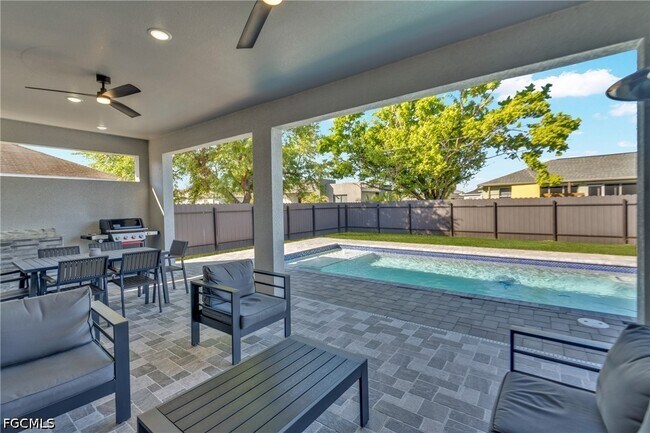 Building Photo - 118 NW 2nd Ave