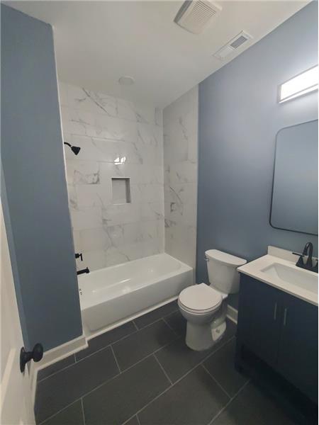 Building Photo - 110 W 51st St