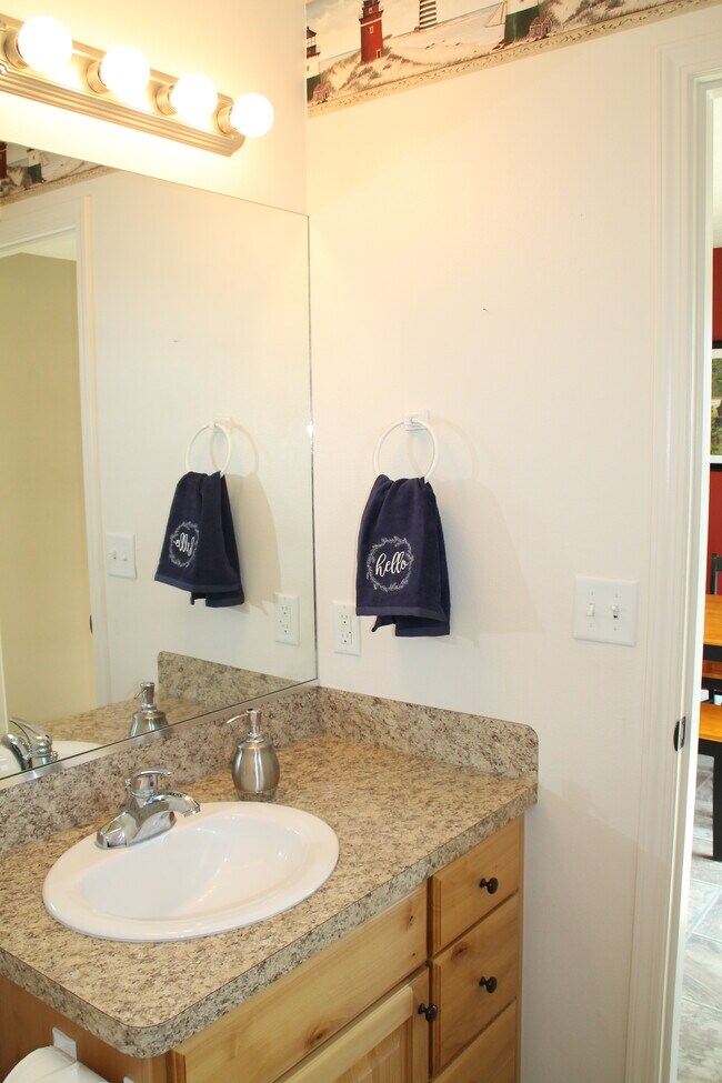 Building Photo - 195 Robison Dr