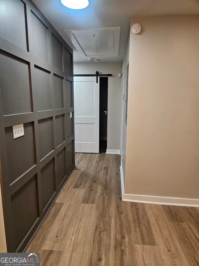 Building Photo - 1453 Lockwood Dr SW