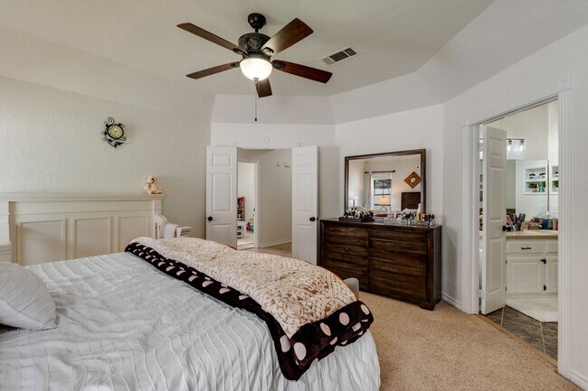 Building Photo - Beautiful 3-Bedroom home!