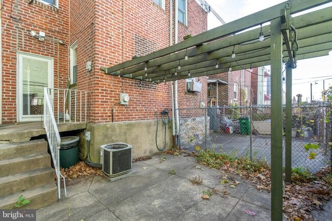 Building Photo - 2822 S Smedley St