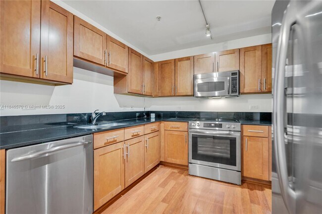 Building Photo - 8395 SW 73rd Ave