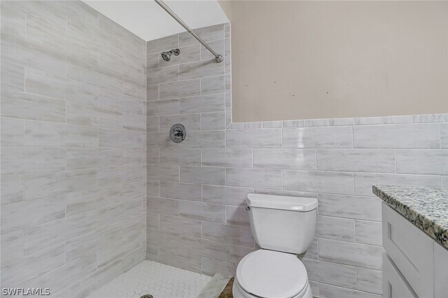 Building Photo - 6310 Royal Woods Dr