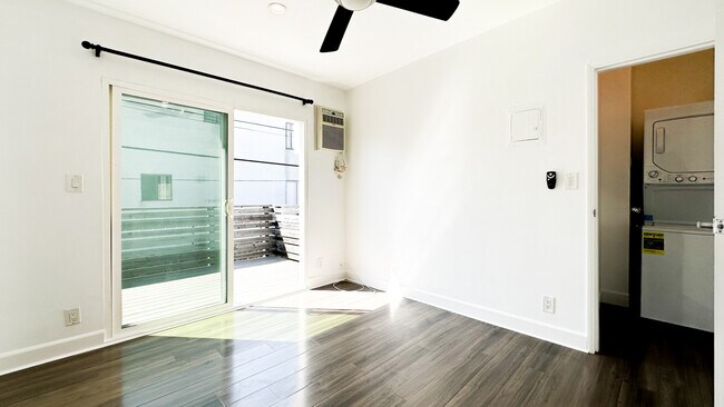 Building Photo - 319 Heliotrope Dr