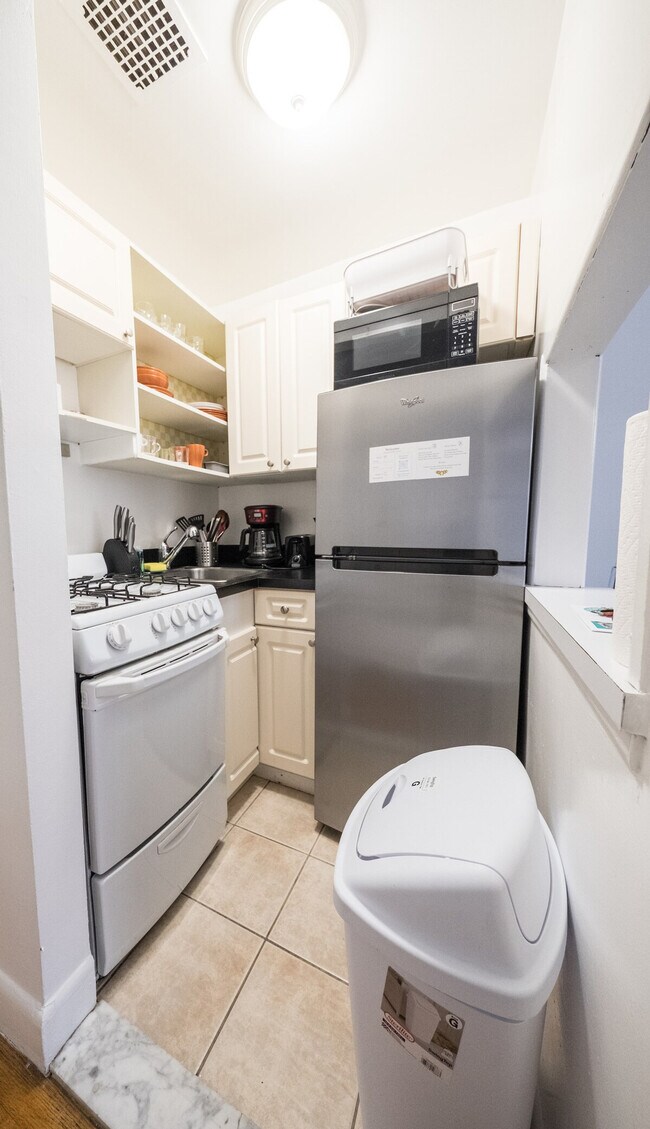 Building Photo - 328 E 74th St