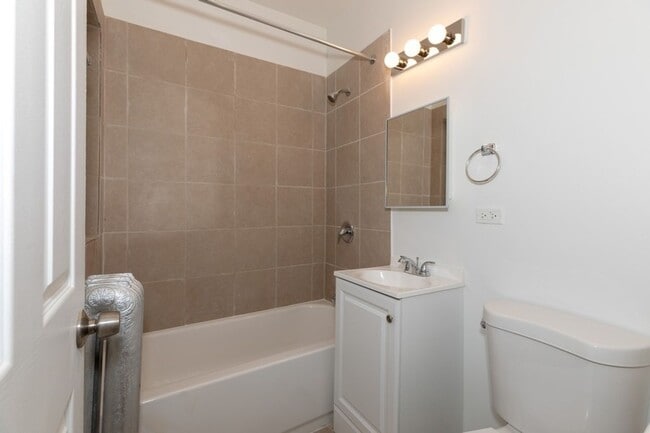 Building Photo - 8001-8003 S Muskegon Ave Chicago, IL 60617