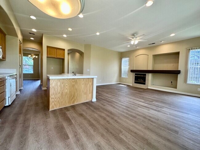 Building Photo - Beautiful, newly remodeled home in Fair Oaks!