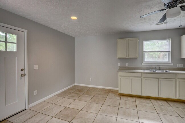 Building Photo - 4489 Ammon Ave