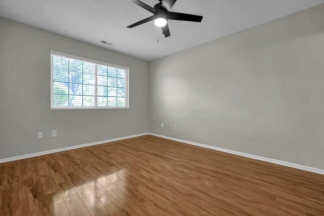 Building Photo - 206 Pioneer Cir