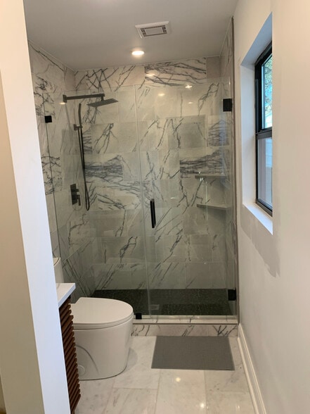 Building Photo - 17510 Lake Shore Dr