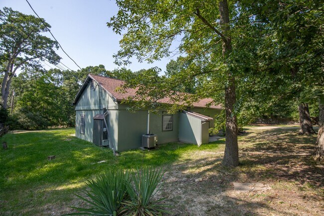 Building Photo - 115 Old Bridge Rd