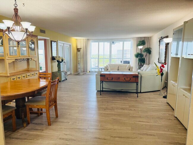 Building Photo - 3051 N Course Dr