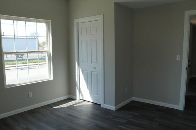 Building Photo - Modern Elegance Meets Comfort – Fully Remo...