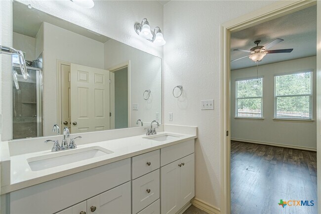 Building Photo - 124 Mary Max Cir