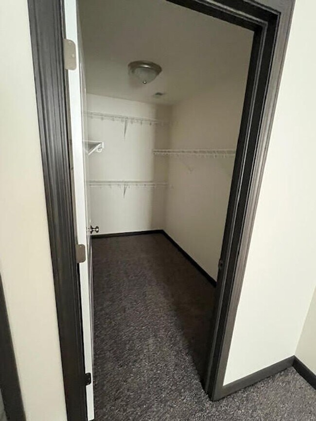 Building Photo - 147 Southpark Dr