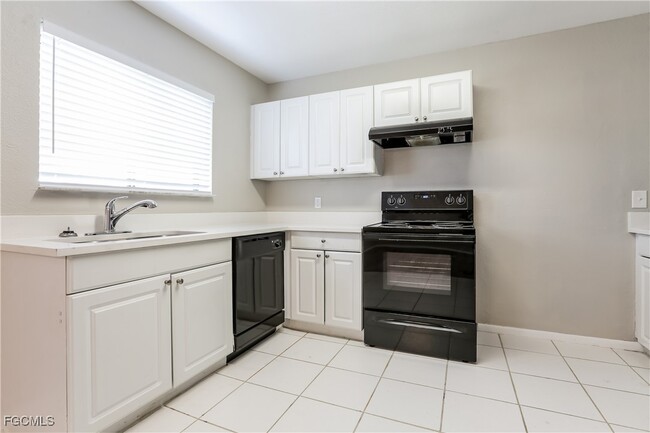 Building Photo - 7509 Mesa St