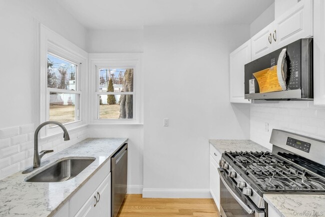 Building Photo - 475 Dobbs Ferry Rd