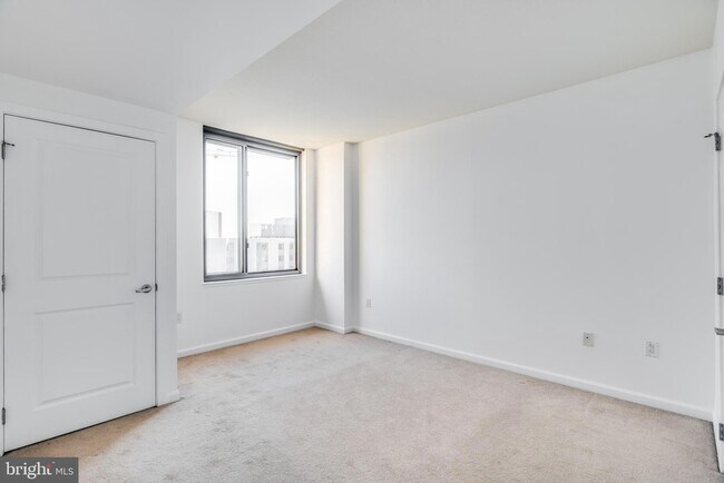 Building Photo - 440 L St NW