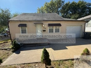 Building Photo - Super Affordable HOUSE In Center School Di...