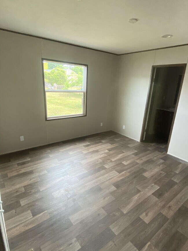 Building Photo - Beautiful 3 Bed / 2 Bath Home – Move-In Ready – Affordable & Modern Living