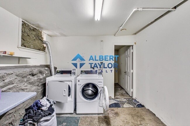 Building Photo - 47 Hillside St