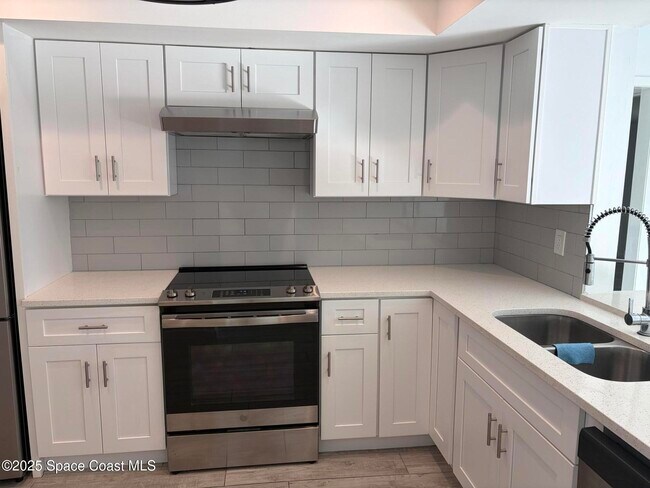 Building Photo - 5000 Ocean Beach Blvd