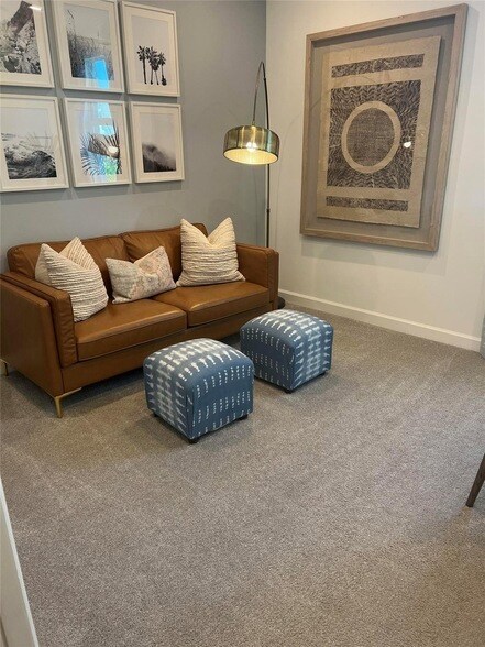 Building Photo - 14058 SW Surina St