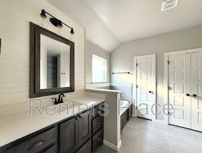 Building Photo - 2713 SE 22nd St