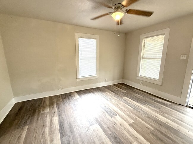 Building Photo - 705 Parkway