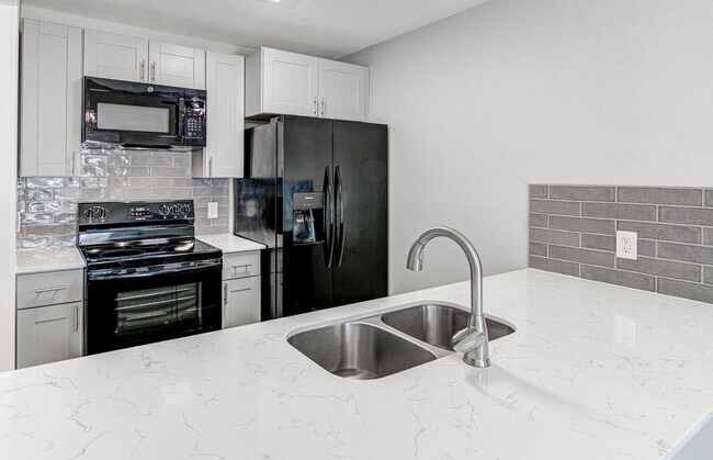 Building Photo - 1603 Dale Cove