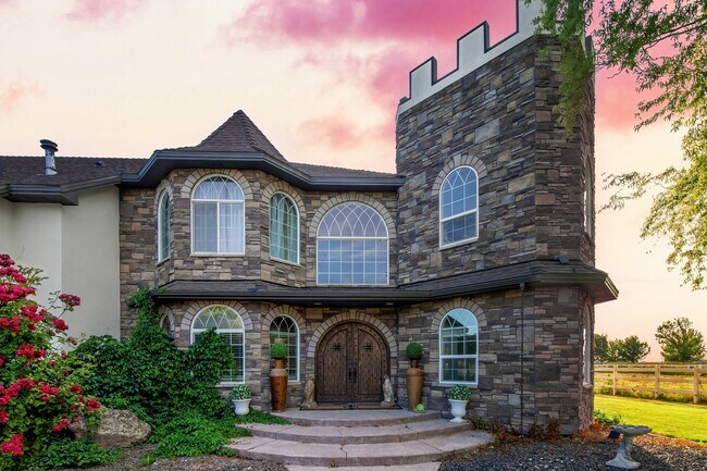 Building Photo - 4039 St James Loop