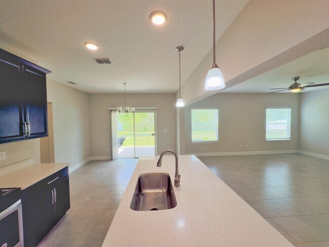 Building Photo - 13870 Harlowton Ave