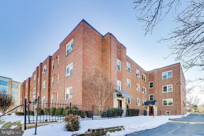 Building Photo - 1722 N Quinn St