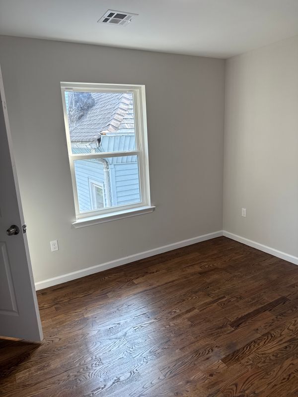 Building Photo - 224 S 6th St