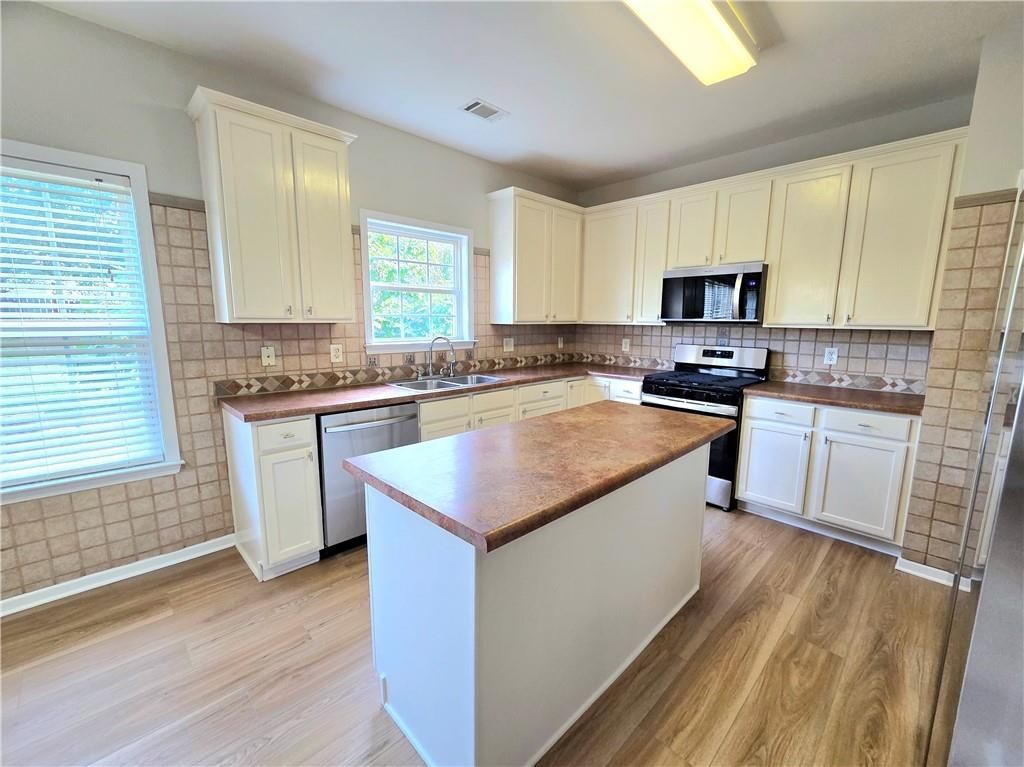 Building Photo - 621 Roxtree Ct NE