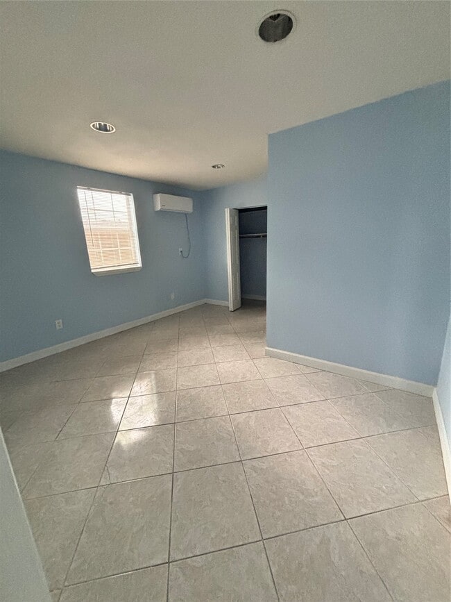 Building Photo - 7301 Ave