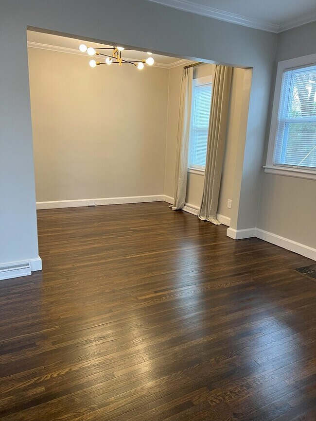 Building Photo - Beautifully Renovated 2BR Home with Modern...