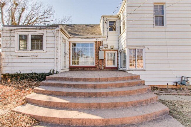 Building Photo - 2912 Cummings Dr