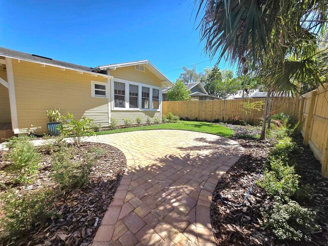 Building Photo - 3 Bed / 2 Bath home for RENT in Lakeland's...