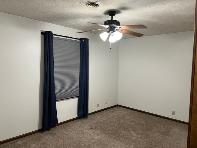 Building Photo - 846 Willow Dr