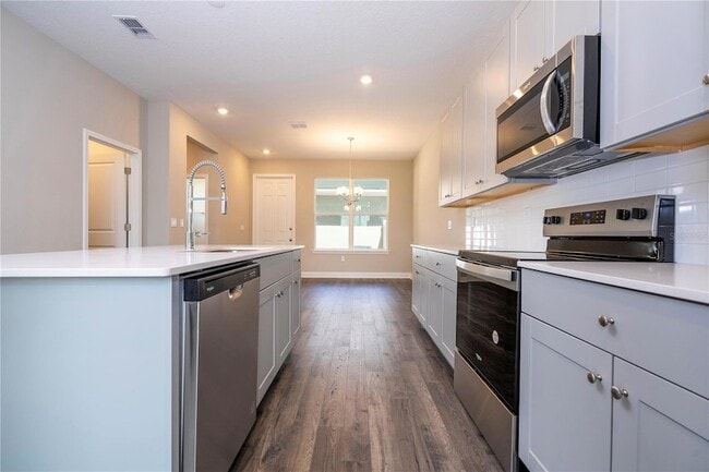 Building Photo - 16350 Hamlin Vw St