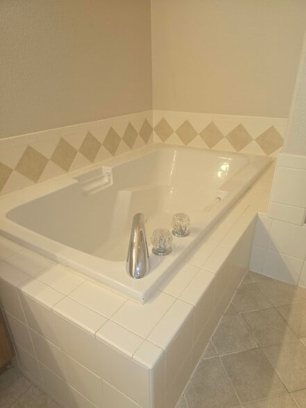 Building Photo - 772 Glen Ct