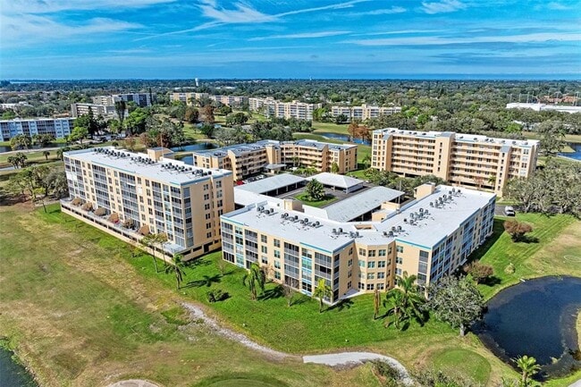 Building Photo - 4480 Fairways Blvd