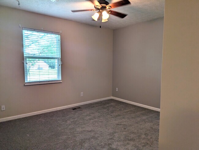 Building Photo - 10609 Sprawls Point